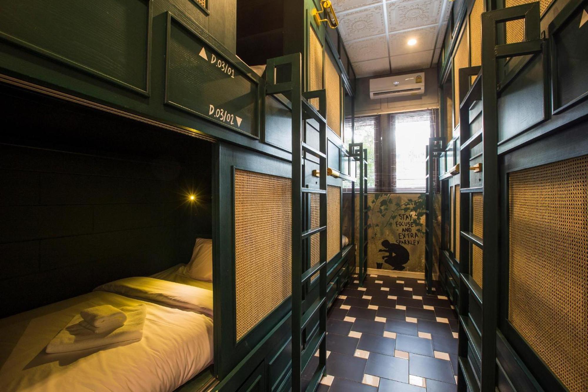 Azure Hostel Bangkok Extérieur photo