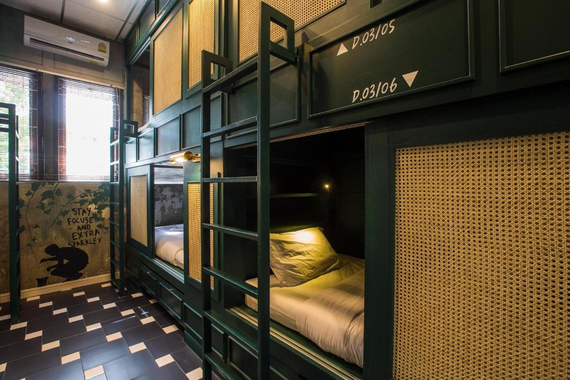 Azure Hostel Bangkok Extérieur photo